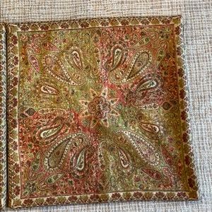 Like New Pottery Barn 18’ decorative pillow cases